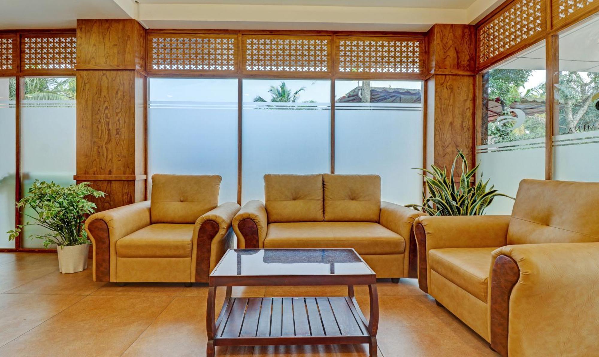 Treebo Golden Terminal, Kochi Airport Hotel Ngoại thất bức ảnh