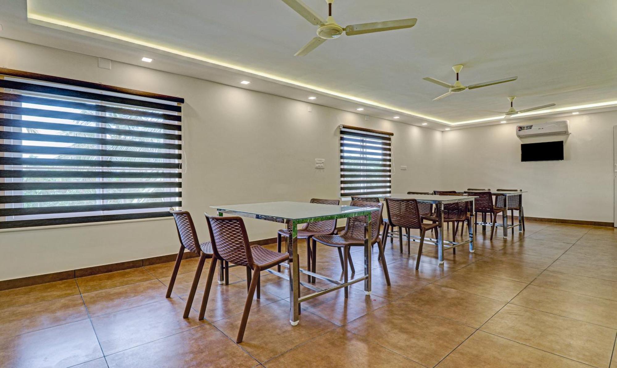 Treebo Golden Terminal, Kochi Airport Hotel Ngoại thất bức ảnh