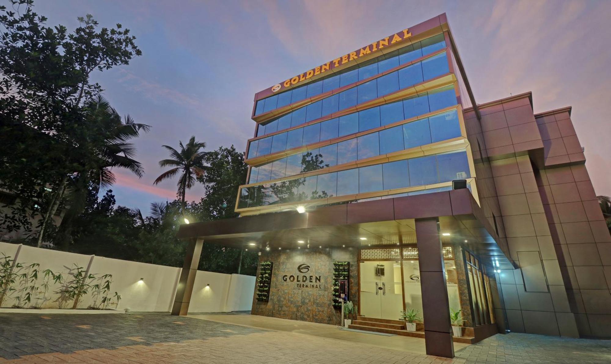 Treebo Golden Terminal, Kochi Airport Hotel Ngoại thất bức ảnh